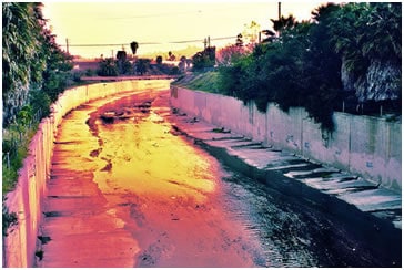 Multicolors of a polluted water drain